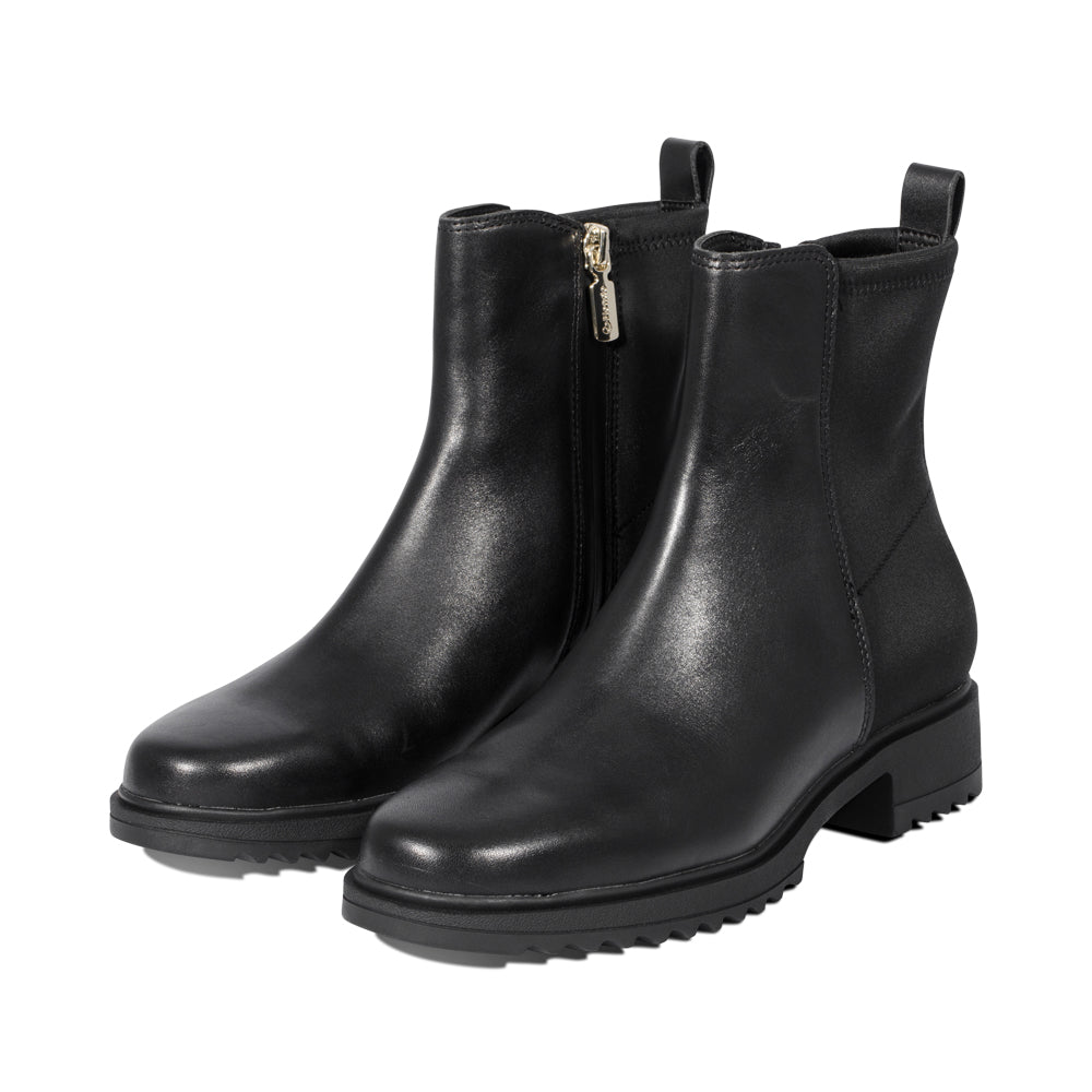 Kiki Black Leather F25