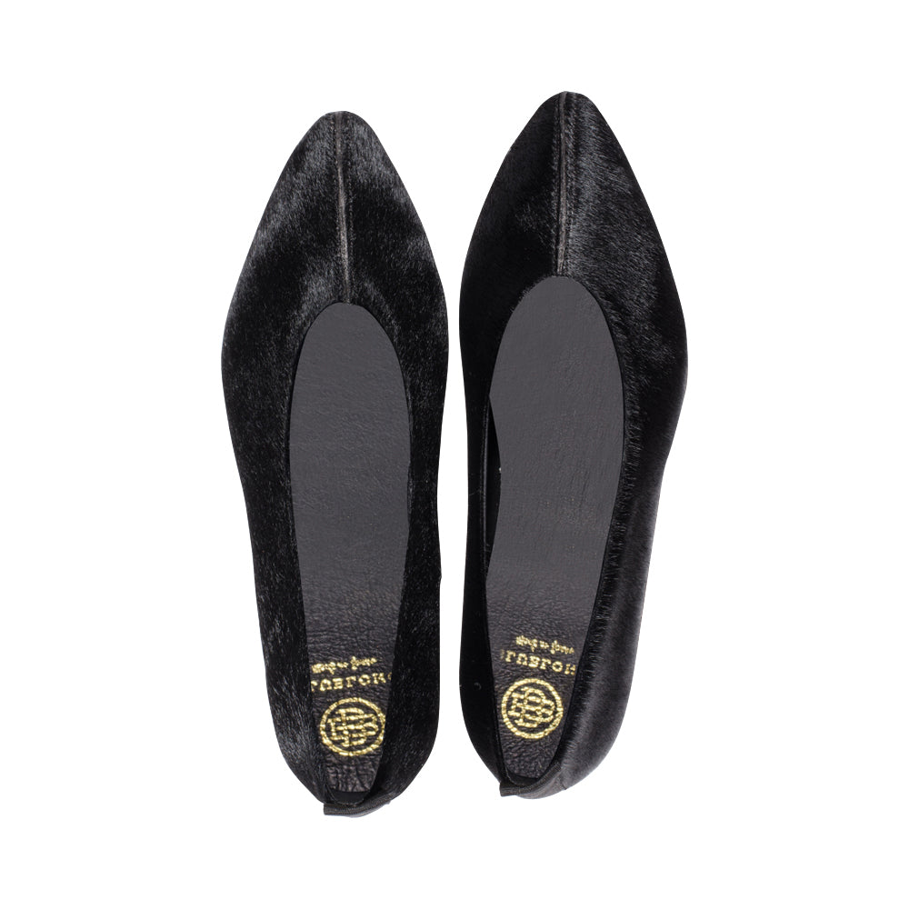 Manda Black Pony F23