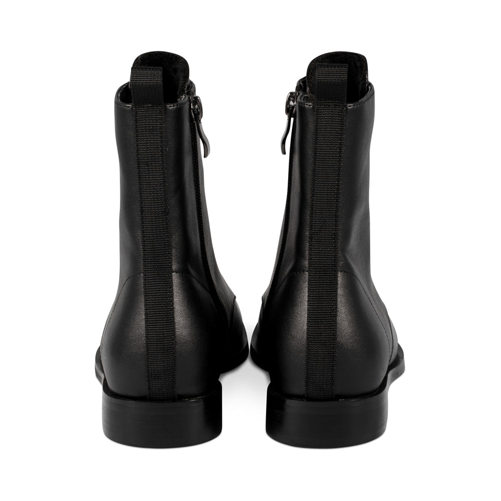 Pansy Black Leather F25