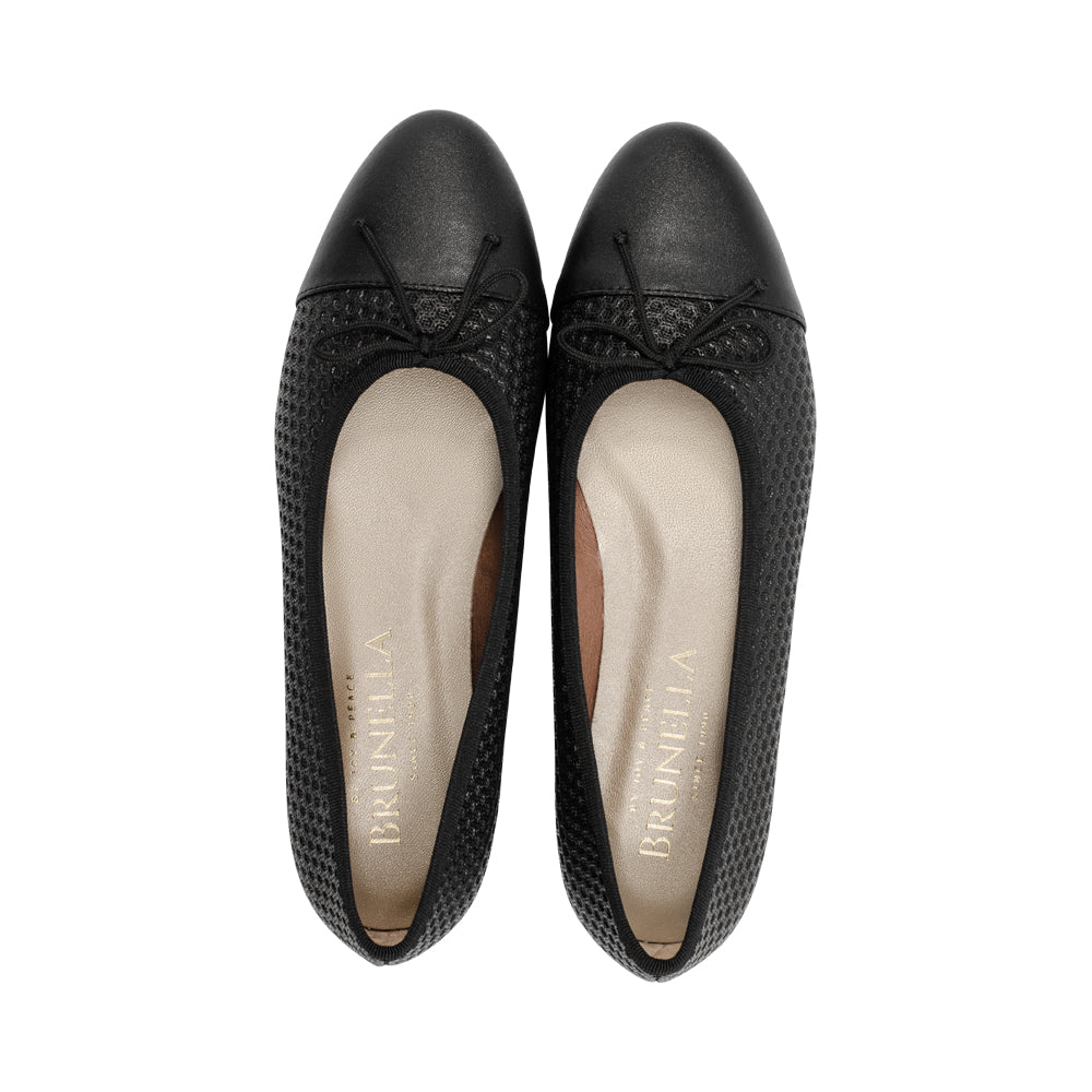 Ranier Black Namaste / Black Leather F25