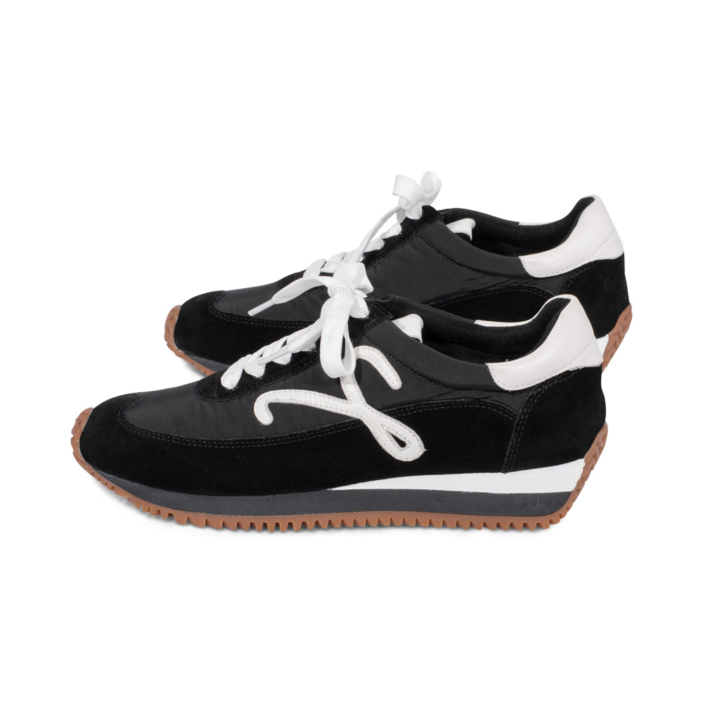 Queen Black / White F25