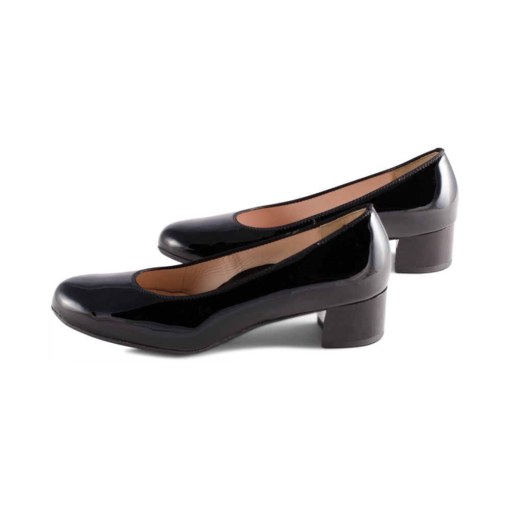 Vivian Black Patent F23