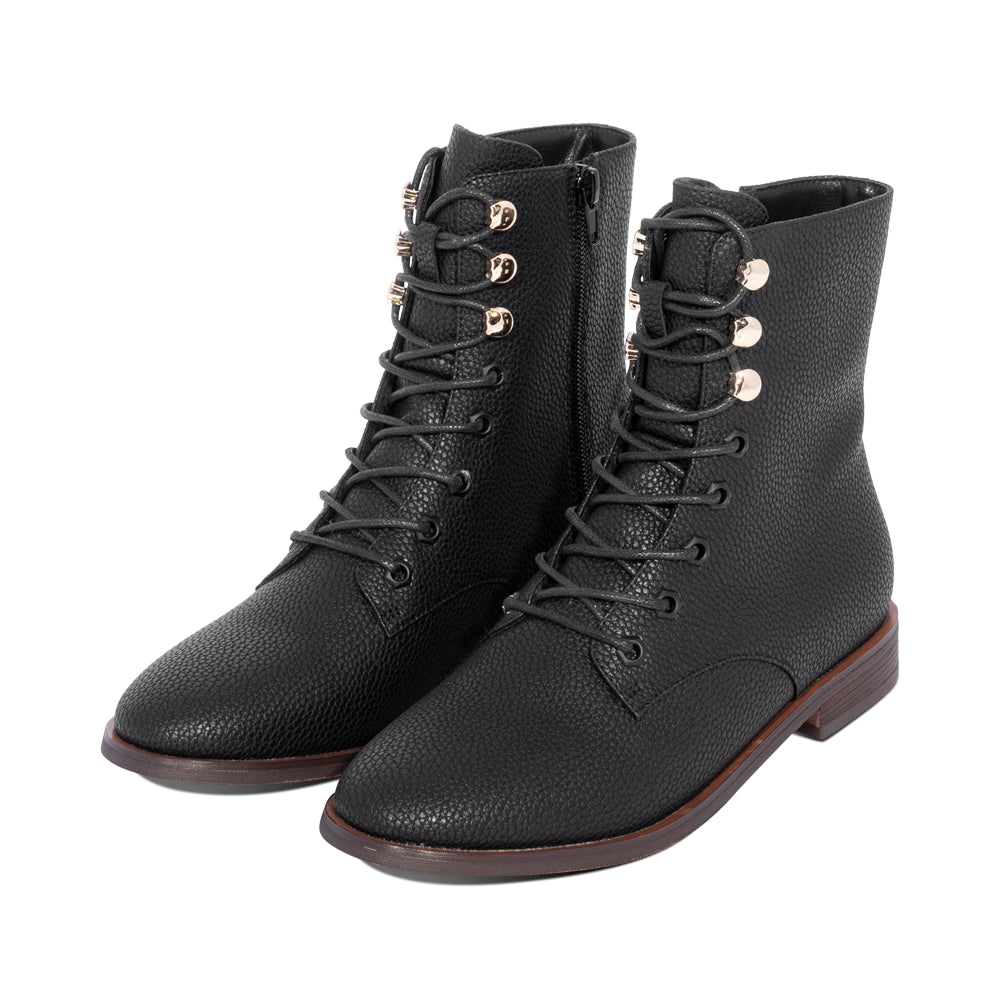 Delia Black Pebble Leather F26