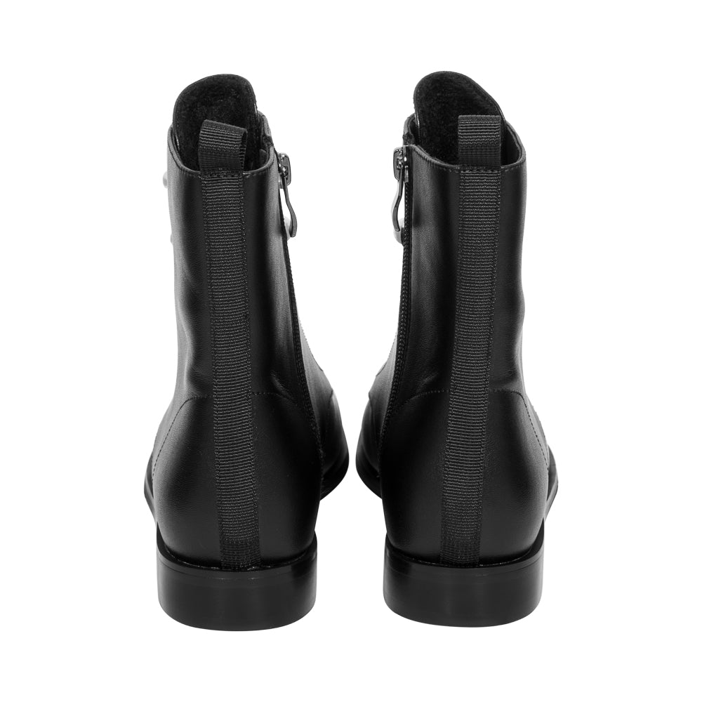 Iddi Black Leather F26