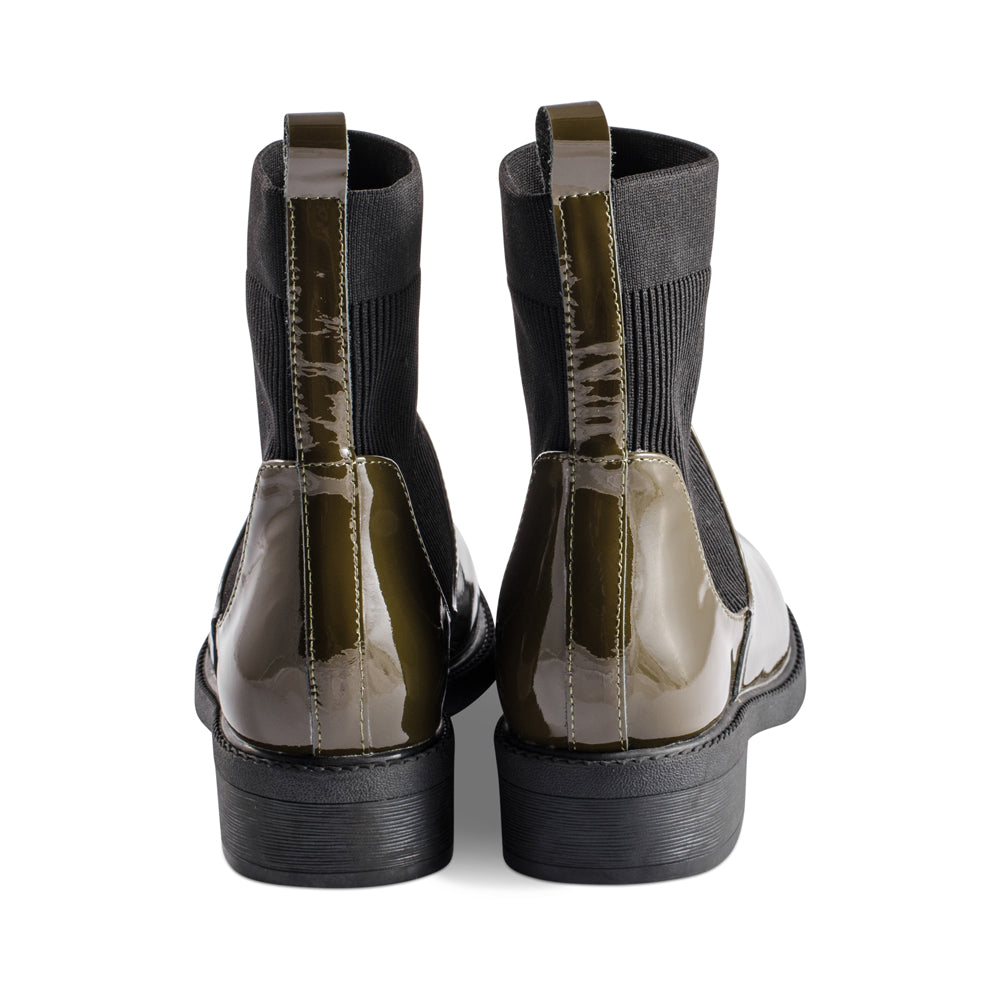 Kalmia Olive Patent F23