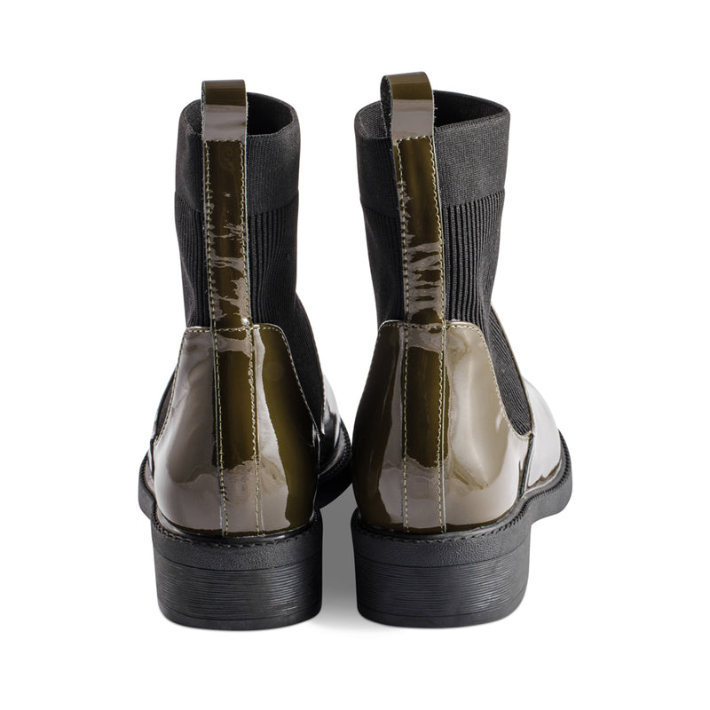 Kalmia Olive Patent F23