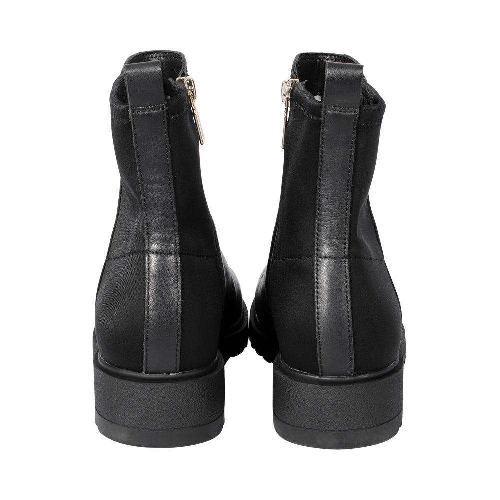 Kiki Black Leather F25