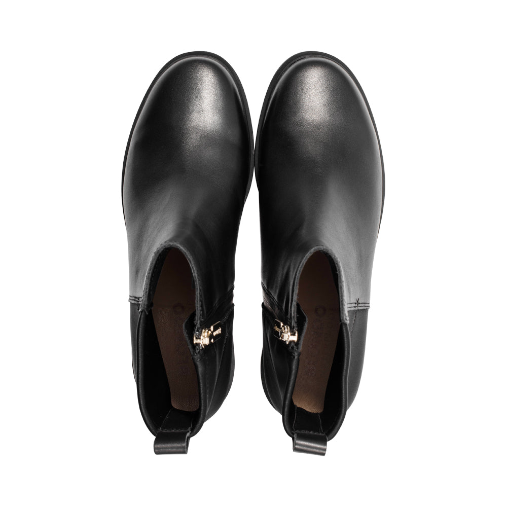 Kiki Black Leather F25