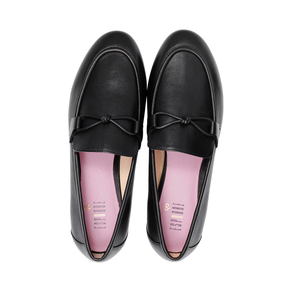 Knotty Black Leather F26