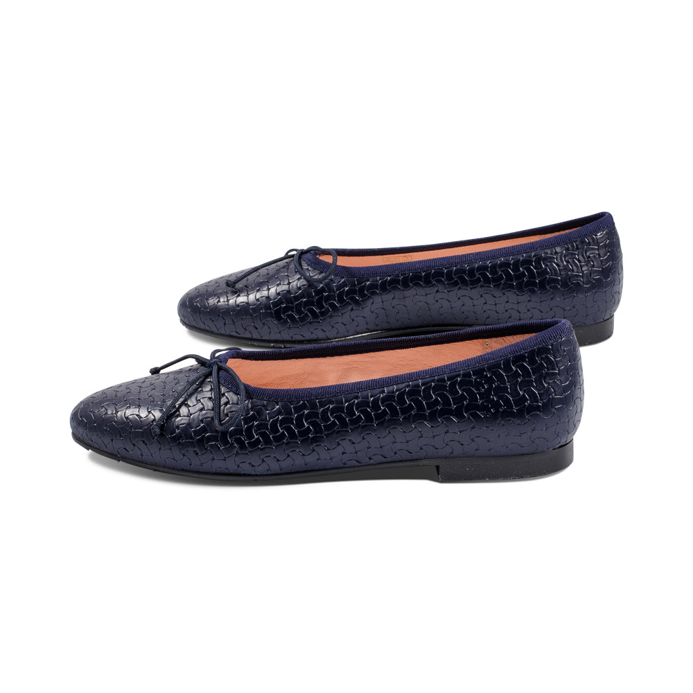 Makalu Navy Embossed Leather S25