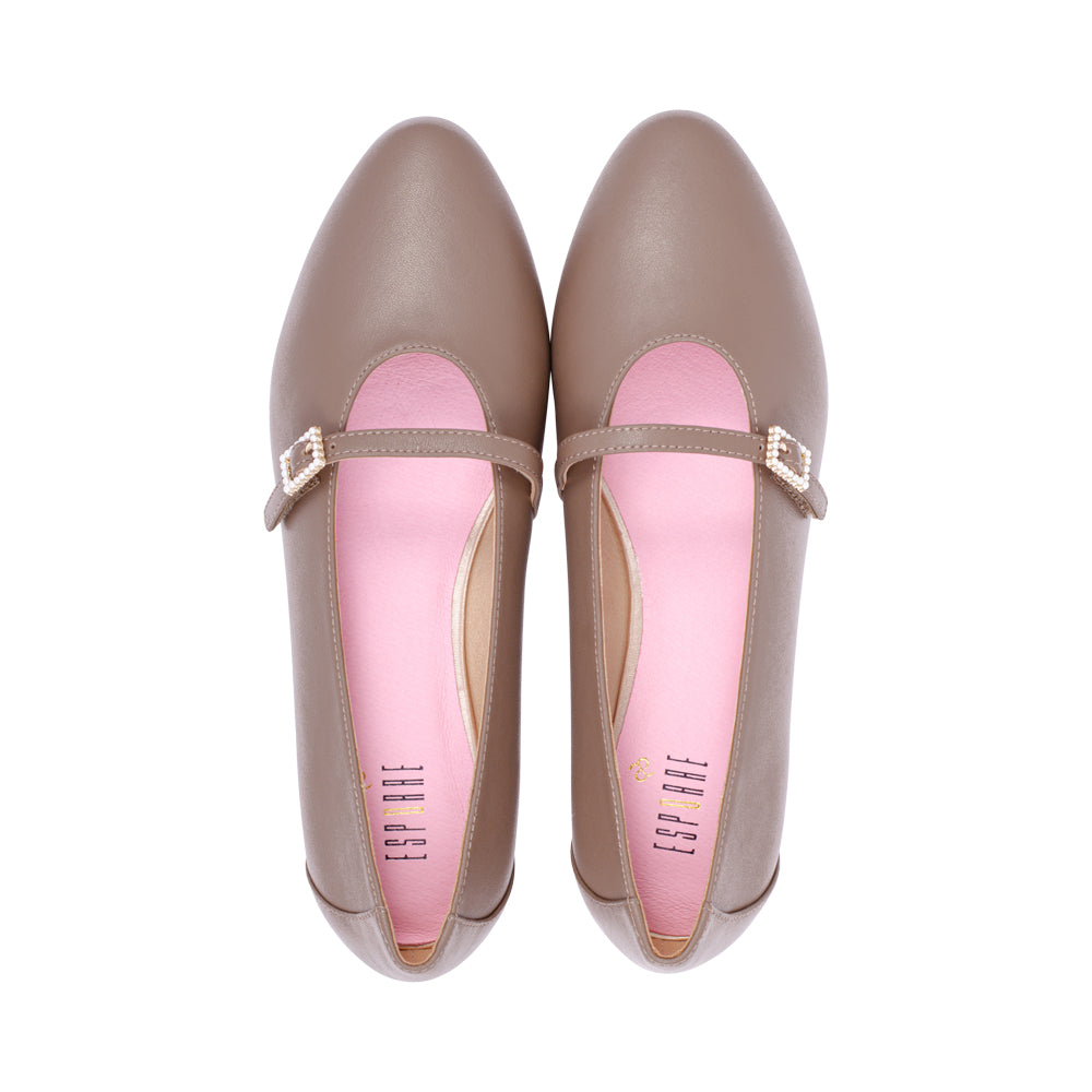 Pearlzick Taupe Leather F26