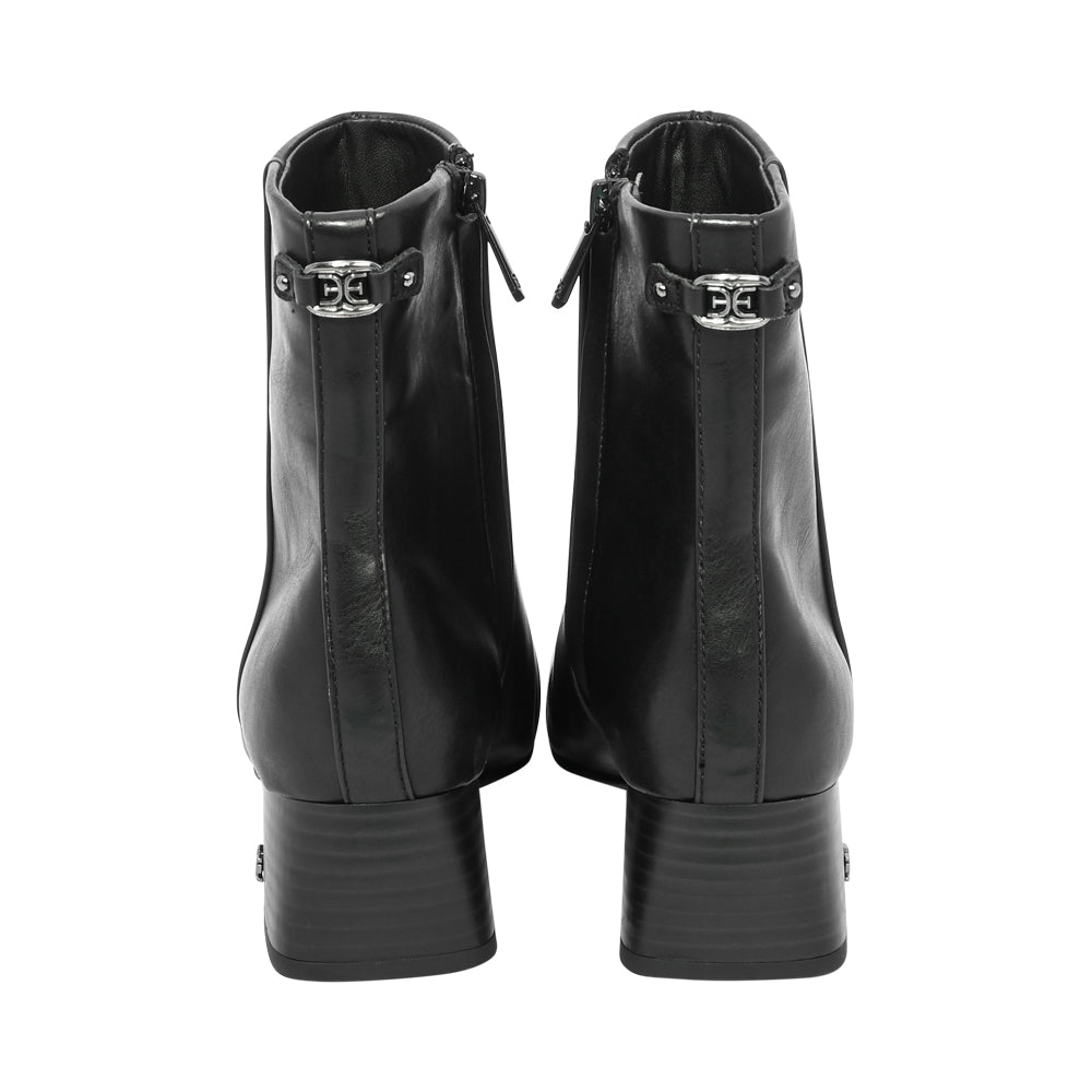 Peggy Black Leather F26