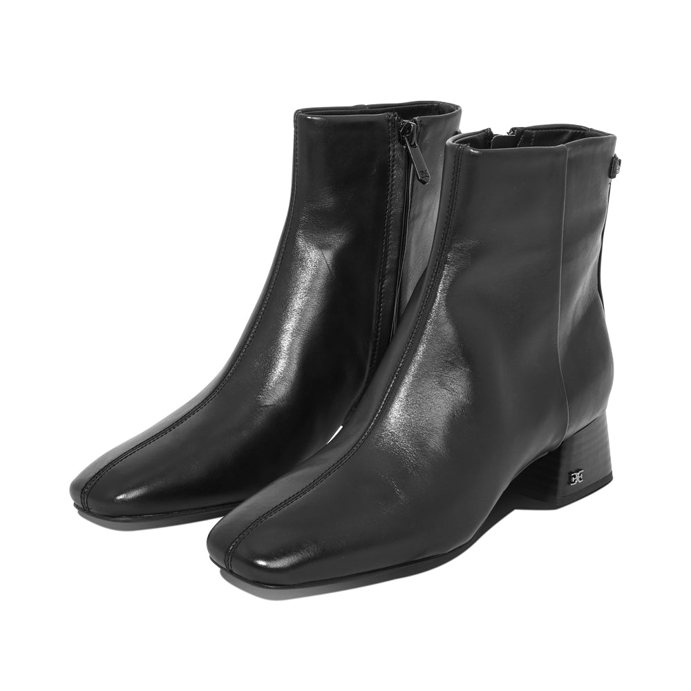 Peggy Black Leather F26