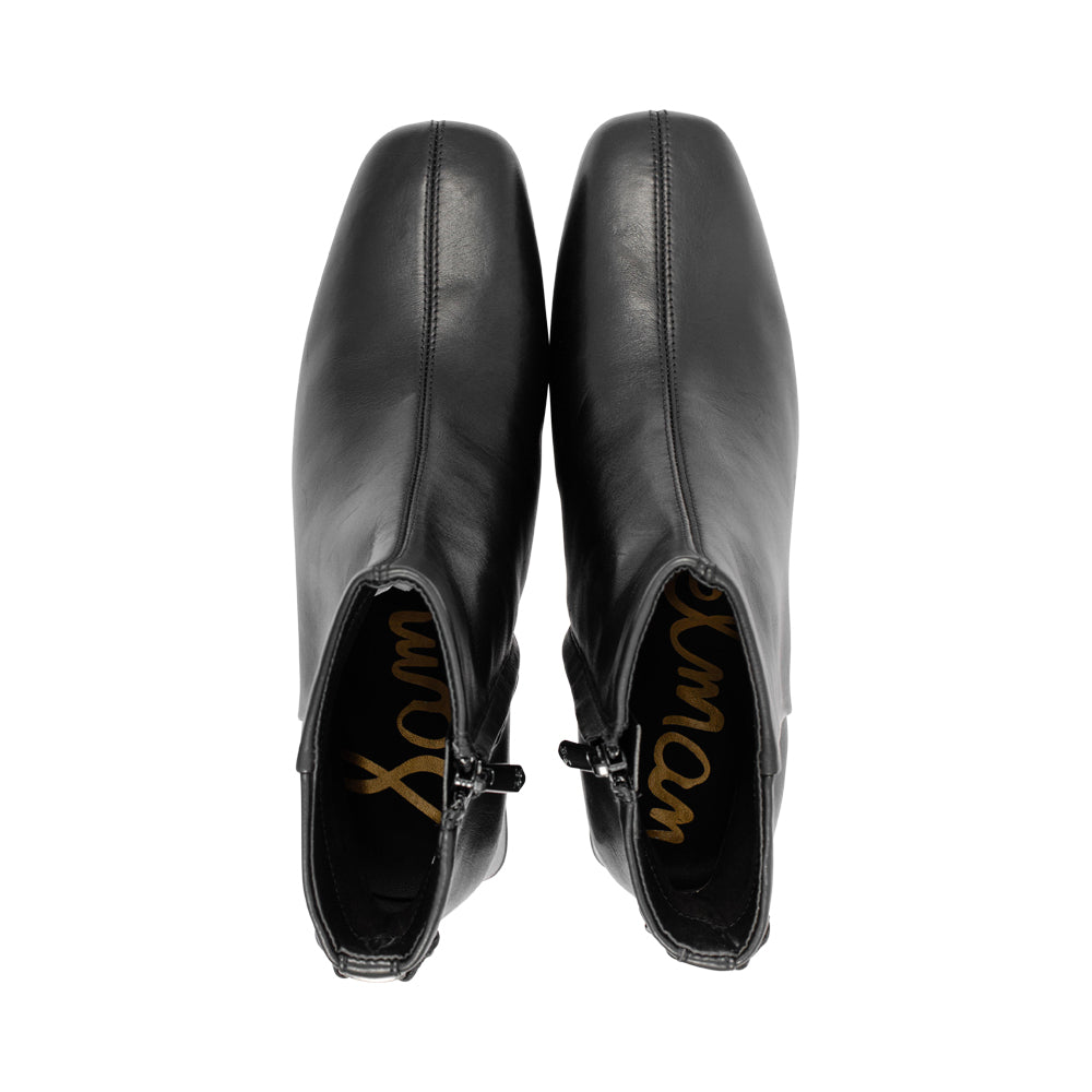 Peggy Black Leather F26