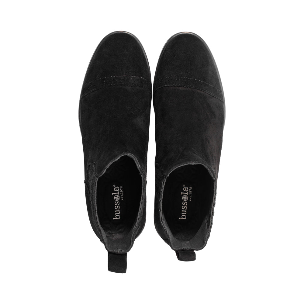 Peyton Black Suede F25