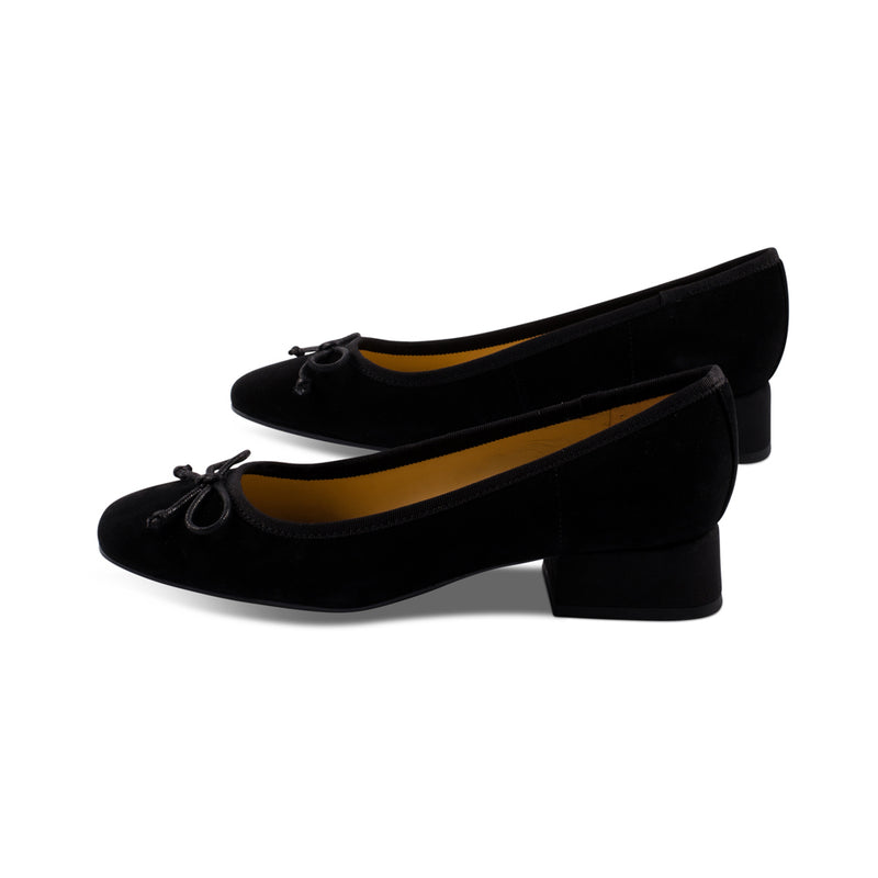 Shari Black Suede F24