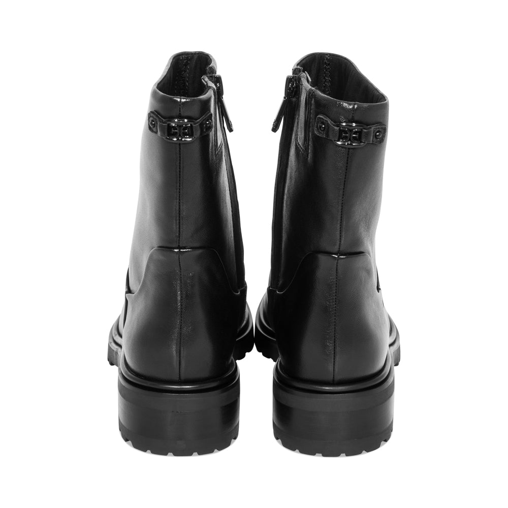 Suki Black Leather F26