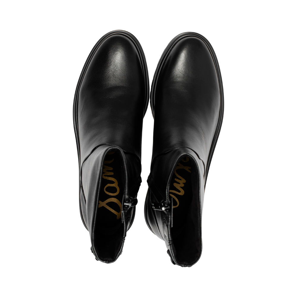 Suki Black Leather F26