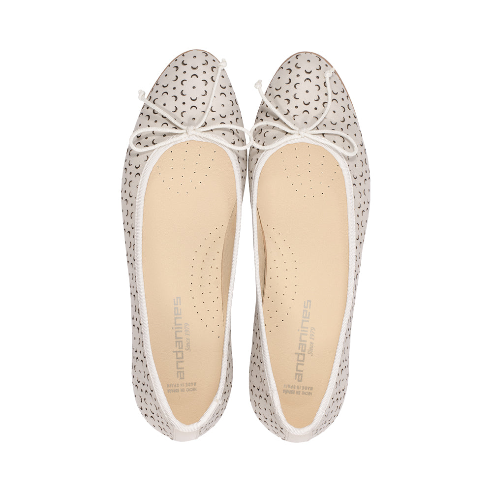 Turaco Antique White Laser Leather S25