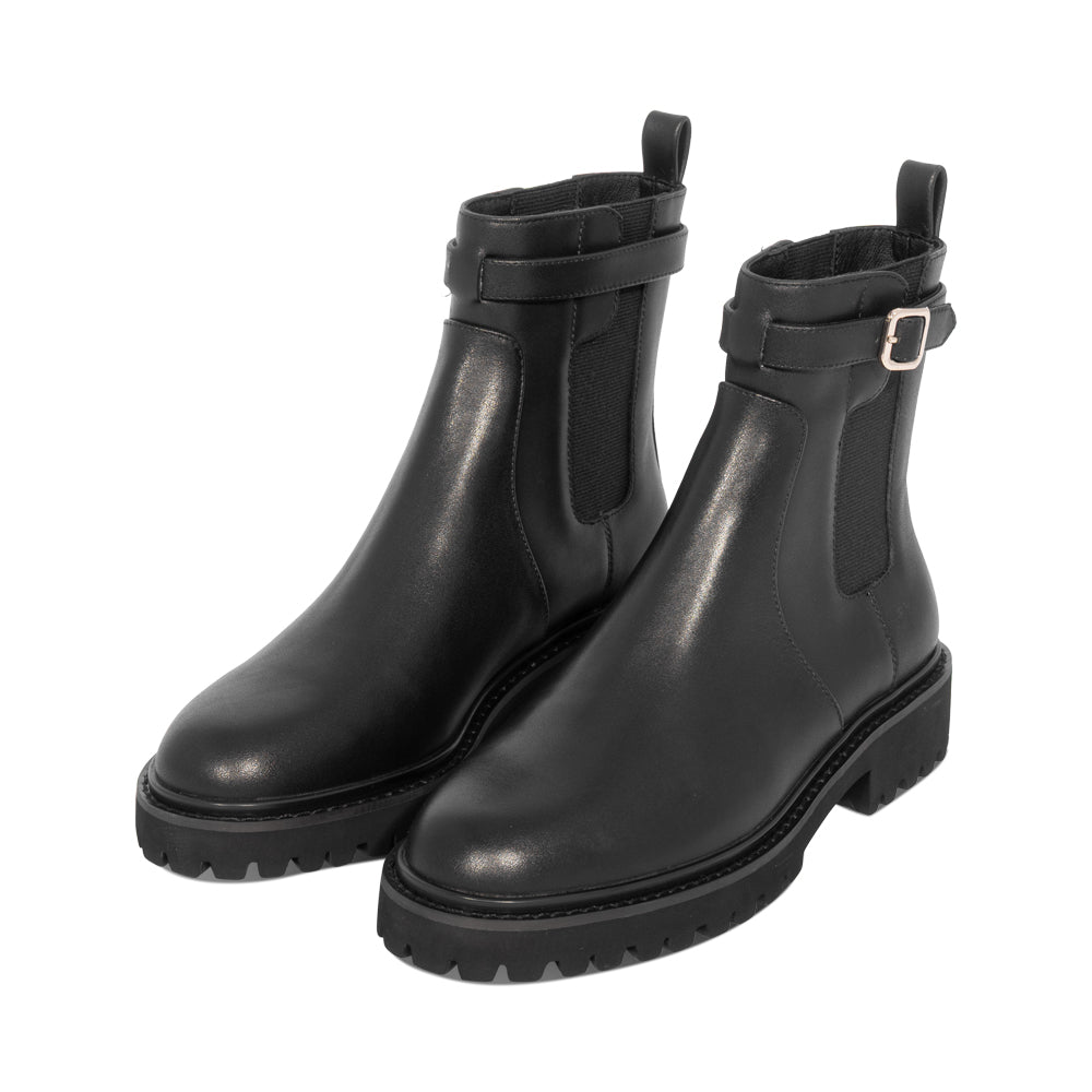 Vee Black Leather F26